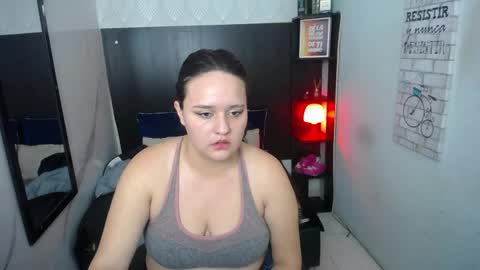 Snapshot of emili_rey chatting on May 16, 10:36 am EMILI online show from May 16, 10:36 am
