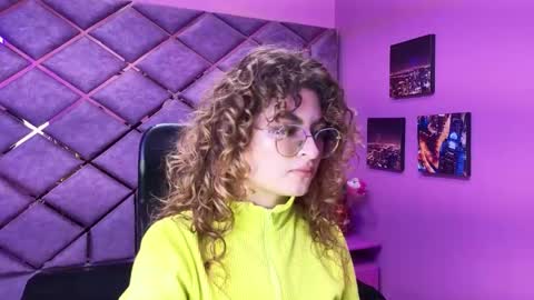 Snapshot of emili_rouse_ chatting on September 28, 5:51 pm Emy  online show from September 28, 5:51 pm