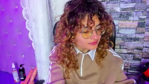 Snapshot of emili_rouse_ chatting on October 15, 3:01 pm Emy  online show from October 15, 3:01 pm