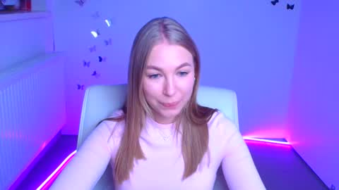 Snapshot of emilia_ilia chatting on September 25, 11:36 am Emilia online show from September 25, 11:36 am