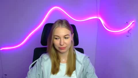 Snapshot of emilia_ilia chatting on October 4, 3:37 am Emilia online show from October 4, 3:37 am