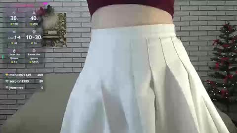 Snapshot of emiliaduchess chatting on December 20, 7:28 pm Amili online show from December 20, 7:28 pm