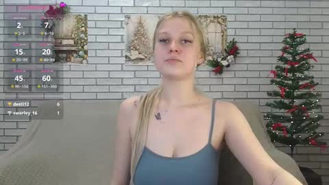 Snapshot of emiliaduchess chatting on December 30, 3:02 pm Amili online show from December 30, 3:02 pm
