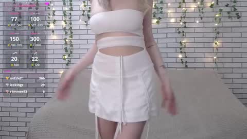 Snapshot of emiliaduchess chatting on February 17, 4:26 pm Amili online show from February 17, 4:26 pm