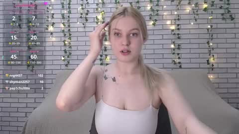 Snapshot of emiliaduchess chatting on February 20, 7:23 am Amili online show from February 20, 7:23 am