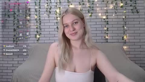 Snapshot of emiliaduchess chatting on February 20, 4:25 pm Amili online show from February 20, 4:25 pm