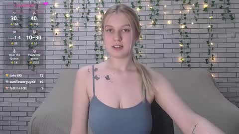 Snapshot of emiliaduchess chatting on February 25, 3:05 pm Amili online show from February 25, 3:05 pm