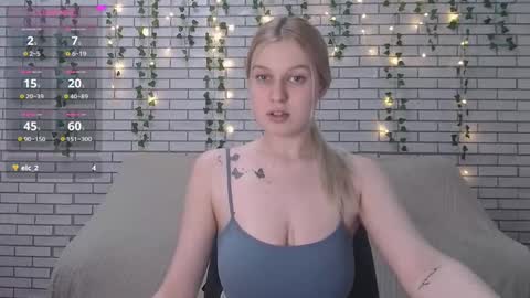 Snapshot of emiliaduchess chatting on February 26, 11:20 am Amili online show from February 26, 11:20 am