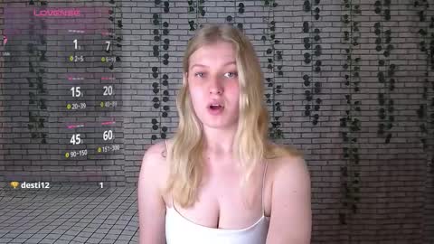 Snapshot of emiliaduchess chatting on September 9, 11:21 am Amili online show from September 9, 11:21 am