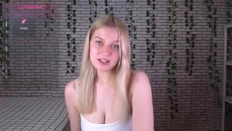 Snapshot of emiliaduchess chatting on September 24, 10:51 am Amili online show from September 24, 10:51 am