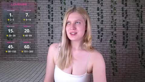 Snapshot of emiliaduchess chatting on October 1, 1:06 pm Amili online show from October 1, 1:06 pm