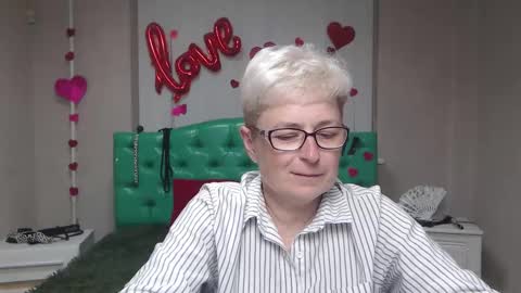Snapshot of emiliagree chatting on September 10, 5:13 pm EmiliaGree online show from September 10, 5:13 pm