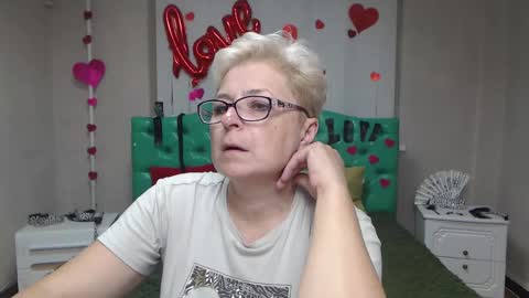 Snapshot of emiliagree chatting on September 14, 5:01 pm EmiliaGree online show from September 14, 5:01 pm