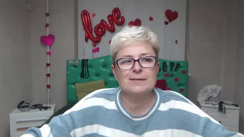 Snapshot of emiliagree chatting on October 7, 5:21 pm EmiliaGree online show from October 7, 5:21 pm