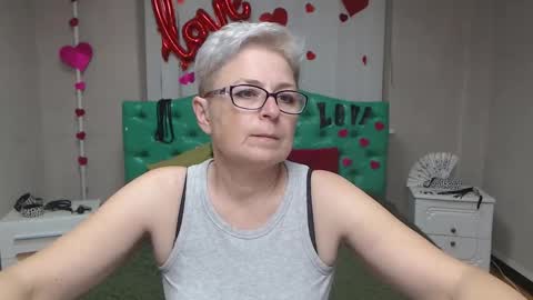 Snapshot of emiliagree chatting on October 14, 5:36 pm EmiliaGree online show from October 14, 5:36 pm