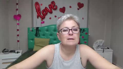 Snapshot of emiliagree chatting on October 15, 5:13 pm EmiliaGree online show from October 15, 5:13 pm