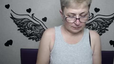 Snapshot of emiliagree chatting on March 24, 6:46 pm EmiliaGree online show from March 24, 6:46 pm