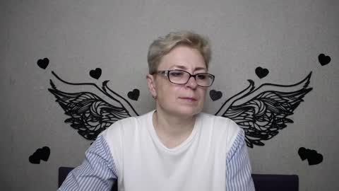 Snapshot of emiliagree chatting on April 1, 5:21 pm EmiliaGree online show from April 1, 5:21 pm