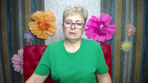 Snapshot of emiliagree chatting on April 3, 5:22 pm EmiliaGree online show from April 3, 5:22 pm