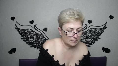 Snapshot of emiliagree chatting on April 7, 6:19 pm EmiliaGree online show from April 7, 6:19 pm