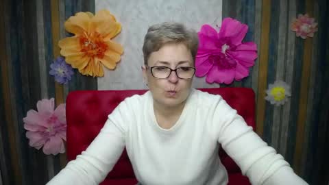 Snapshot of emiliagree chatting on April 19, 5:12 pm EmiliaGree online show from April 19, 5:12 pm