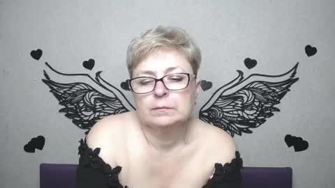 Snapshot of emiliagree chatting on April 29, 6:25 pm EmiliaGree online show from April 29, 6:25 pm