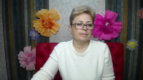 Snapshot of emiliagree chatting on May 3, 5:19 pm EmiliaGree online show from May 3, 5:19 pm