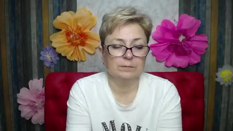Snapshot of emiliagree chatting on May 8, 5:29 pm EmiliaGree online show from May 8, 5:29 pm