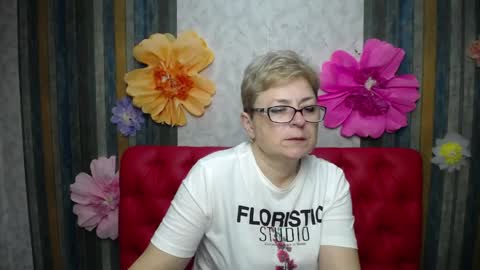 Snapshot of emiliagree chatting on May 9, 5:18 pm EmiliaGree online show from May 9, 5:18 pm