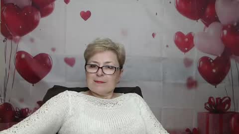 Snapshot of emiliagree chatting on May 16, 5:45 pm EmiliaGree online show from May 16, 5:45 pm