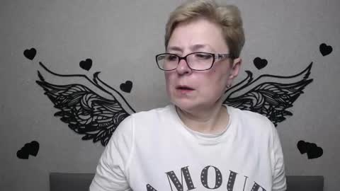 Snapshot of emiliagree chatting on May 17, 4:58 pm EmiliaGree online show from May 17, 4:58 pm