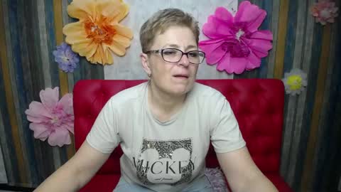 Snapshot of emiliagree chatting on May 24, 5:07 pm EmiliaGree online show from May 24, 5:07 pm