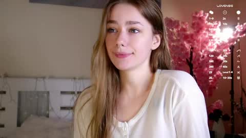 Snapshot of emiliaheather chatting on April 3, 11:19 am Tessa online show from April 3, 11:19 am