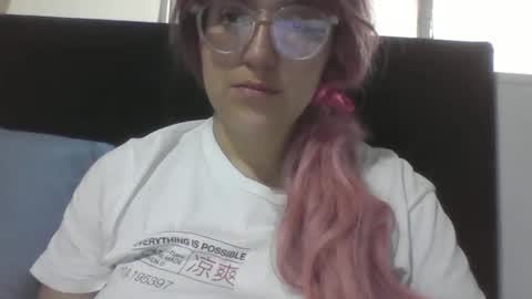 Snapshot of emiliahoney chatting on January 18, 2:21 pm emiliahoney online show from January 18, 2:21 pm