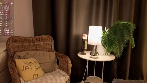 Snapshot of emiliahronick chatting on July 28, 8:52 pm Felicia online show from July 28, 8:52 pm