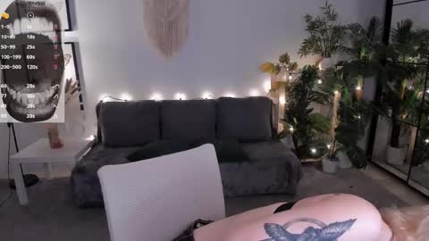Snapshot of emiliahurrison chatting on May 27, 8:22 am Call me Emilia next stream on Friday at 10 AM GMT online show from May 27, 8:22 am