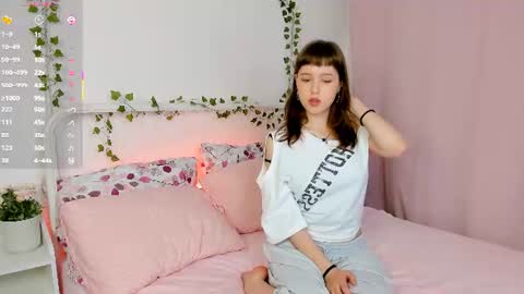 Snapshot of emiliahurrison chatting on June 17, 9:27 pm Call me Emilia next stream on Friday at 10 AM GMT online show from June 17, 9:27 pm