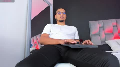 emilianoclarke online show from September 13, 8:52 pm