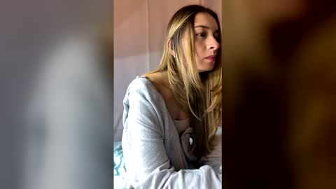 Snapshot of emilie_gegi chatting on January 31, 7:11 pm Emilie online show from January 31, 7:11 pm