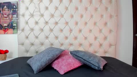 emilieandblake online show from March 4, 11:49 am