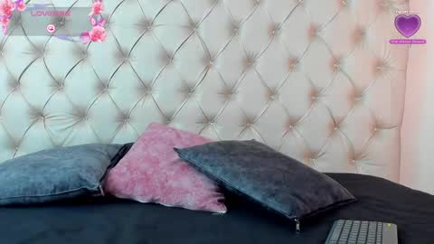 Snapshot of emilieandblake chatting on May 30, 9:50 am emilieandblake online show from May 30, 9:50 am