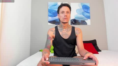 Snapshot of emilio_wolf chatting on January 23, 10:43 am EMILIO online show from January 23, 10:43 am