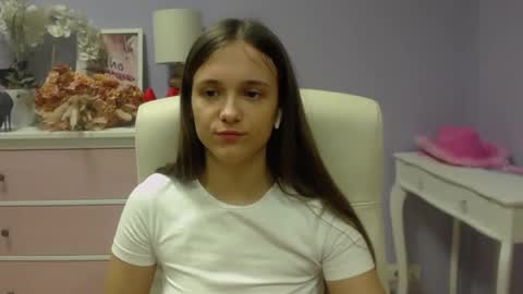 Snapshot of emilly_lust99 chatting on March 10, 10:59 am Emilly online show from March 10, 10:59 am