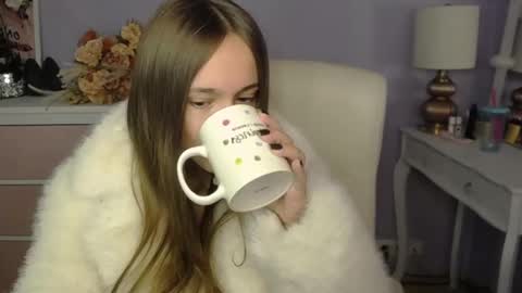 Emilly online show from November 18, 7:35 am