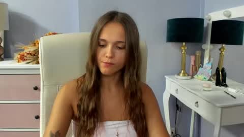 Snapshot of emilly_lust99 chatting on July 7, 8:40 am Emilly online show from July 7, 8:40 am