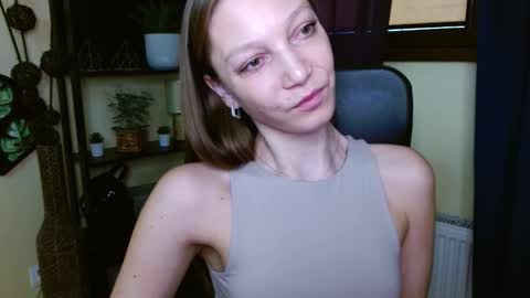 Emilly online show from March 11, 1:28 pm