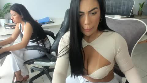 Emilly  online show from April 10, 3:17 pm