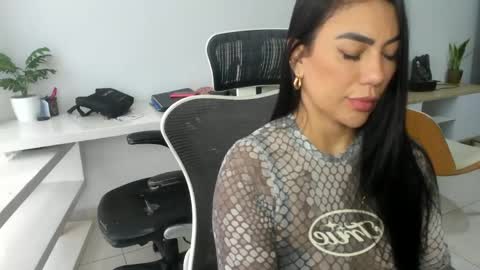 Emilly  online show from April 13, 2:22 pm