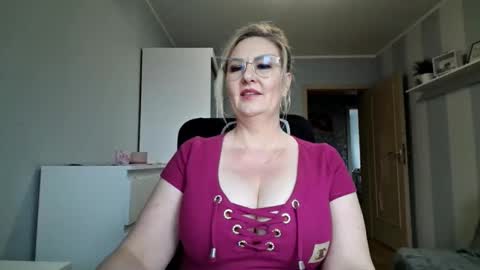 Snapshot of emillykiss chatting on March 14, 2:55 pm EmillyLove online show from March 14, 2:55 pm