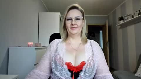 Snapshot of emillykiss chatting on March 16, 7:45 am EmillyLove online show from March 16, 7:45 am
